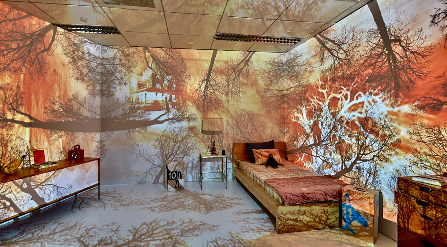 self-on-the-shelf-installation-immersive-interactive