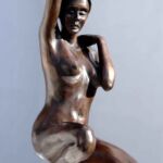 APHRODITE ACCROUPIE BRONZE PATINÉ 41CM par TORNASSAT SCULPTURE